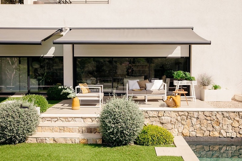 Store banne la solution idéale pour se protéger du soleil
