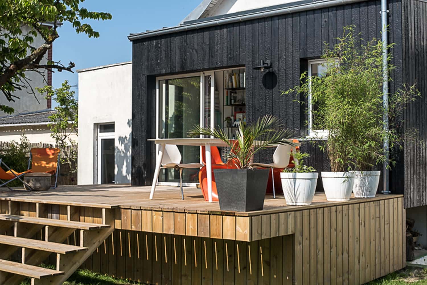 Décoration intérieure avec bois brûlé pour un style unique